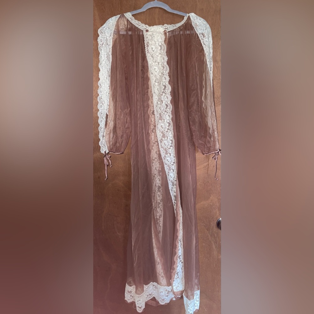 Vintage Tosca Lingerie Robe Maxi Sheer Tan/nude, cream Lace long sleeve Sz M - Picture 6 of 8